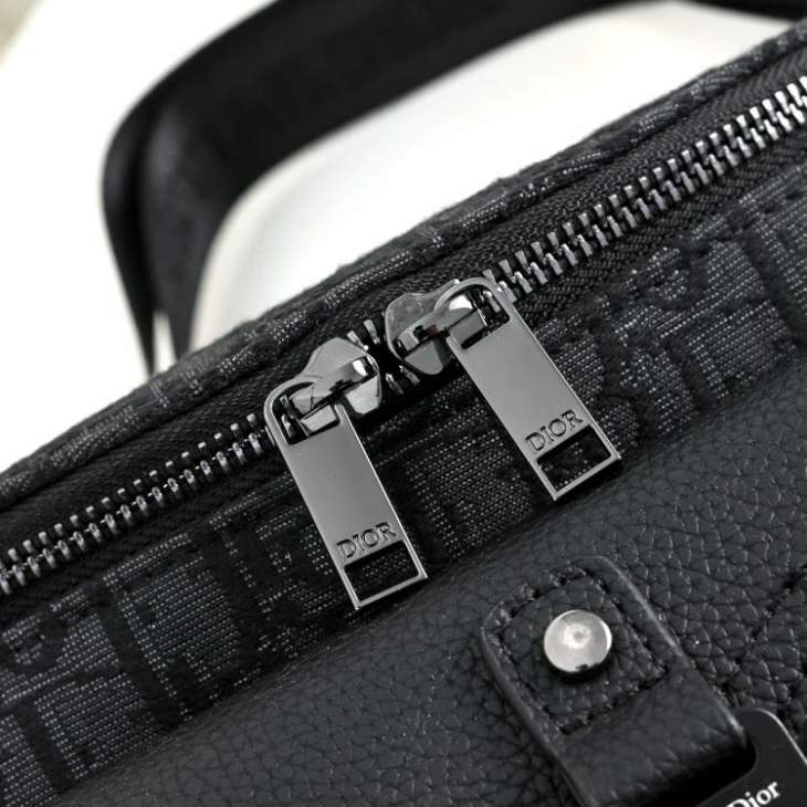 Picture of Dior Mens Bags _SKUfw240290907fw